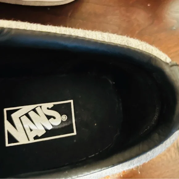 Vans Old Skool Classics Kids Sneakers Black and White Size 2Y - Picture 8 of 12